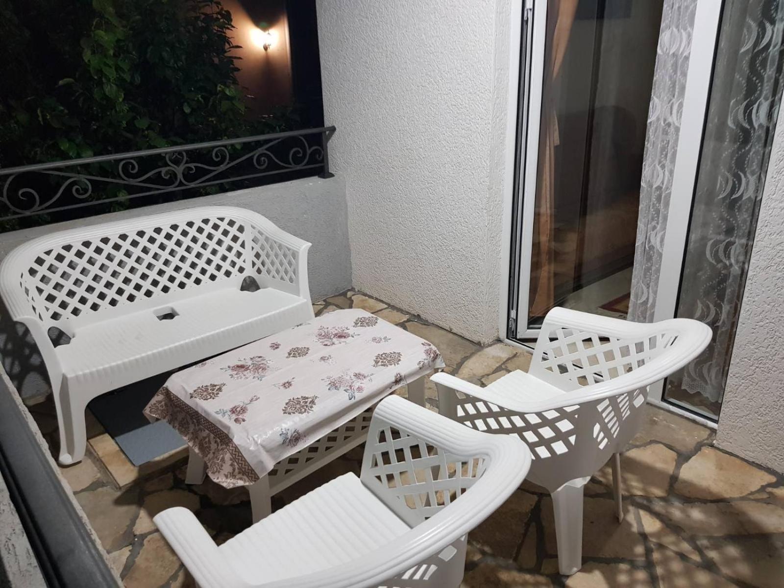 Apartmani Mina بار المظهر الخارجي الصورة